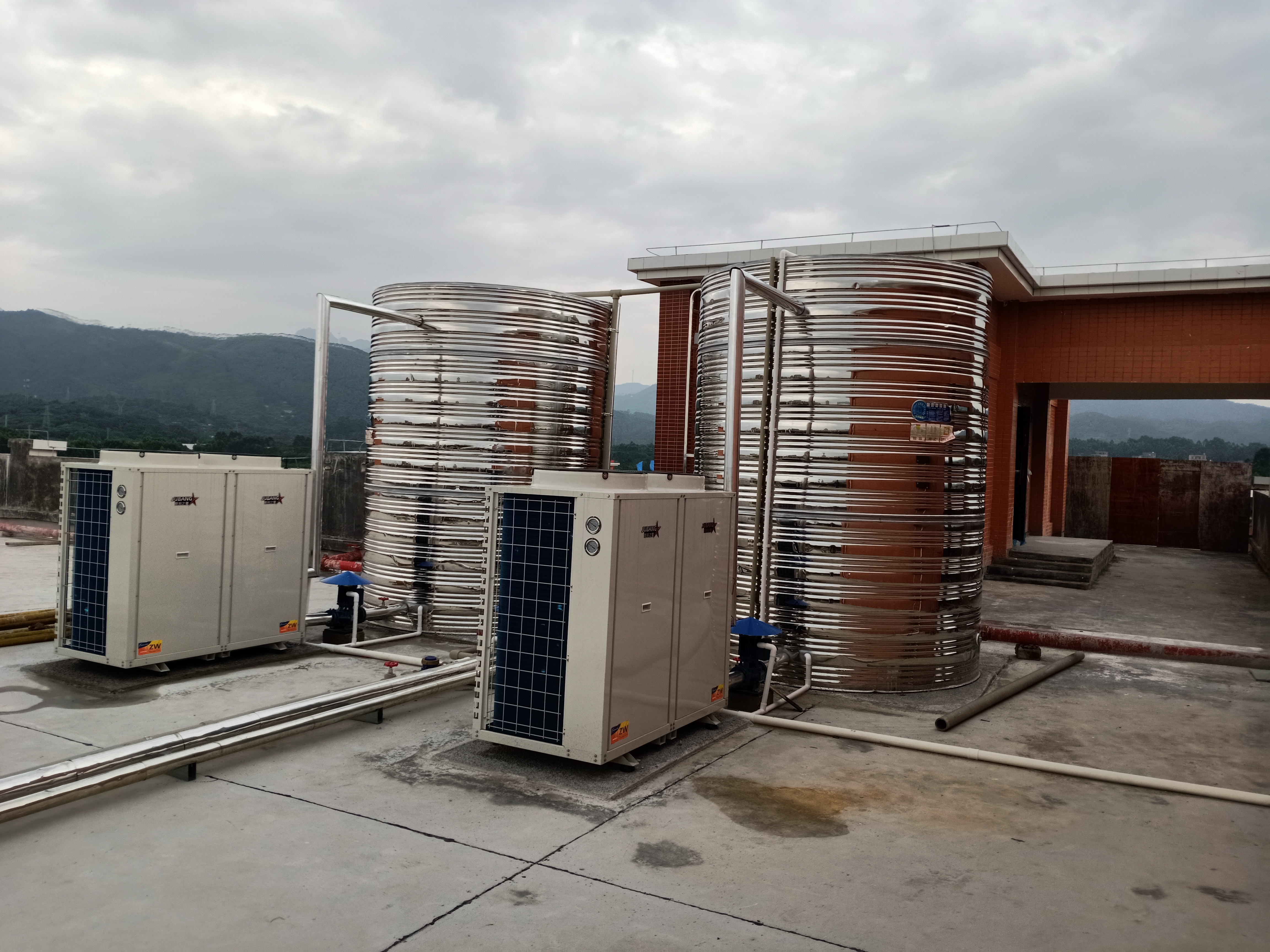 興業縣第一中學空氣能熱水工程案例